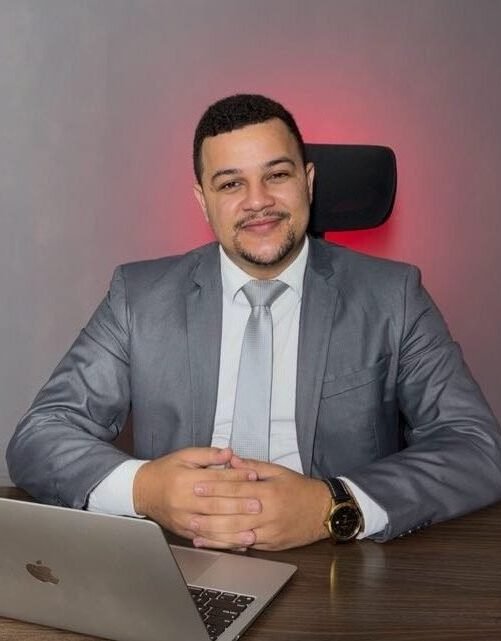 Emerson Silva no escritório